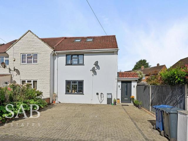 House for sale in London Borough of Ealing, Greenford