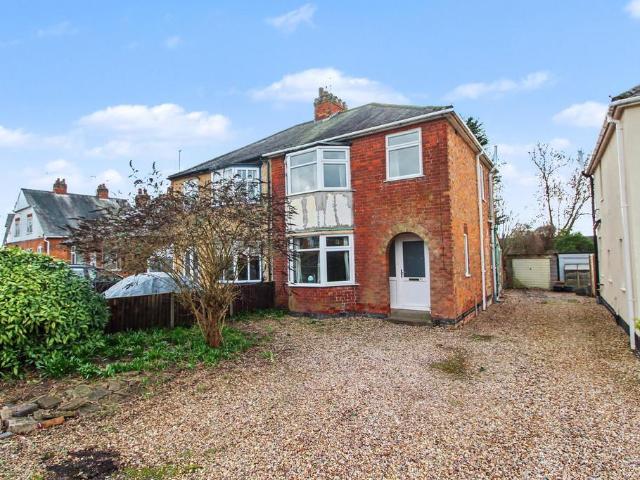 House for sale in Whetstone, Pinfold