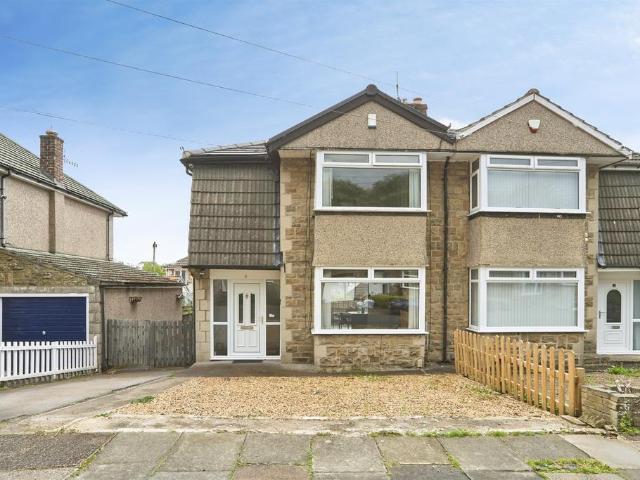 House for sale in Cottingley, West Yorkshire