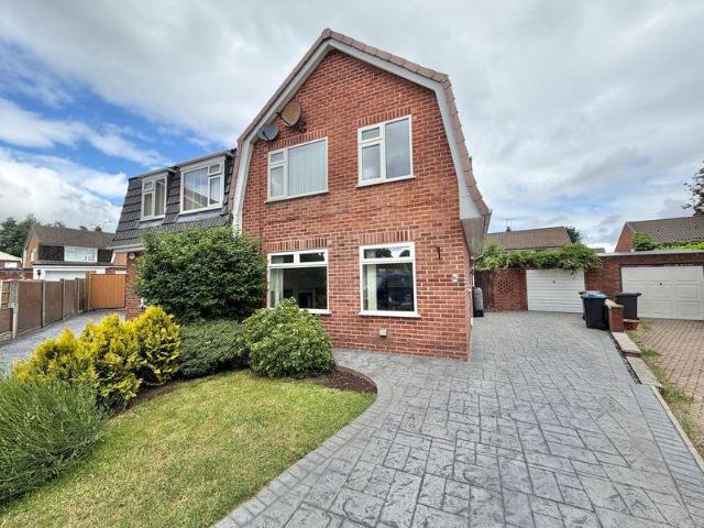 House for sale in Rossmore, Cheshire