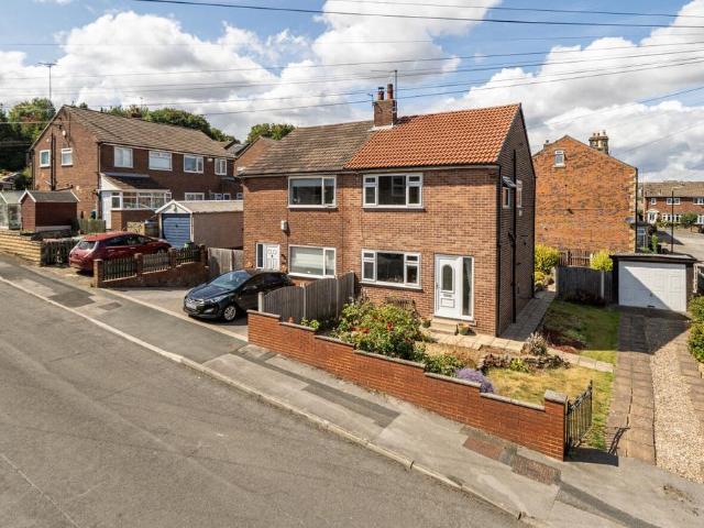House for sale in Farsley, West Yorkshire