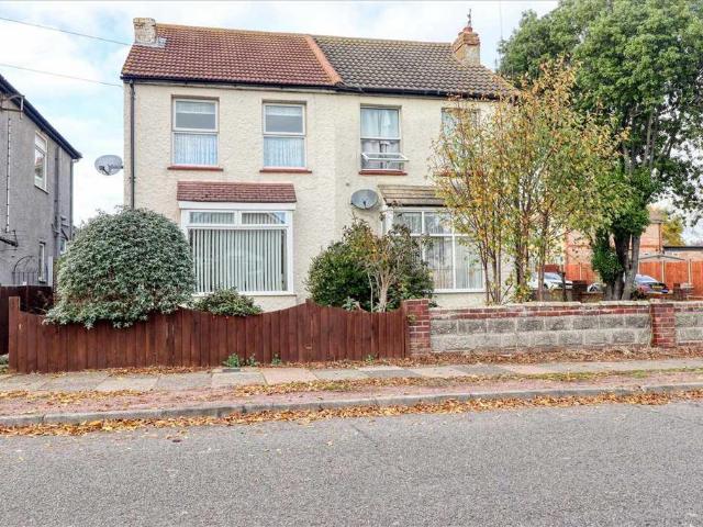 House for sale in Dale Hill, Essex