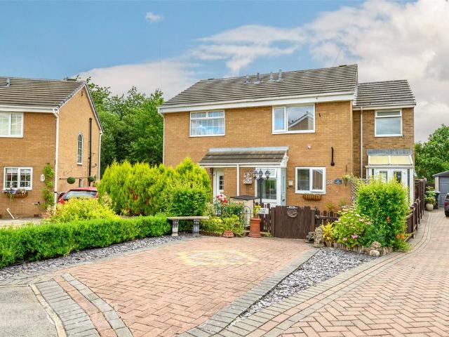 House for sale in Bradley, West Yorkshire