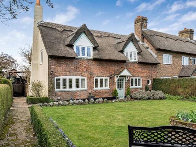 House for sale in Hatching Green, Five Acres