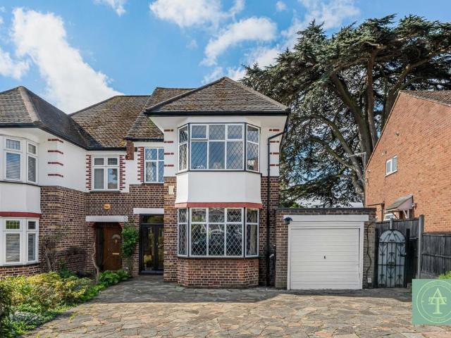 House for sale in Palmers Green, Greater London