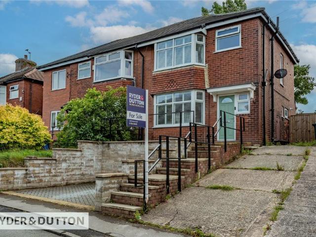 House for sale in Lower Place, Burnedge