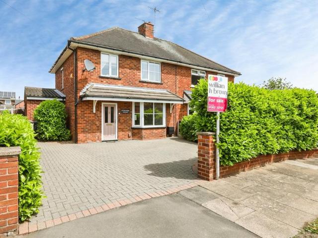 House for sale in Edenthorpe, South Yorkshire