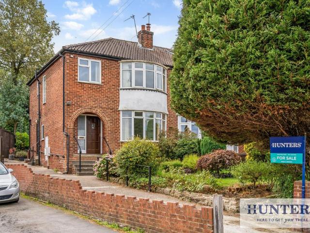 House for sale in Tranmere Park, Guiseley