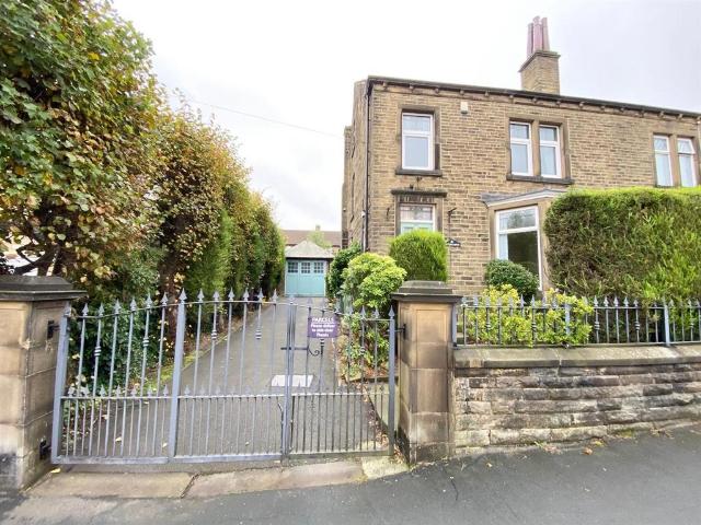 House for sale in Huddersfield, Kirklees