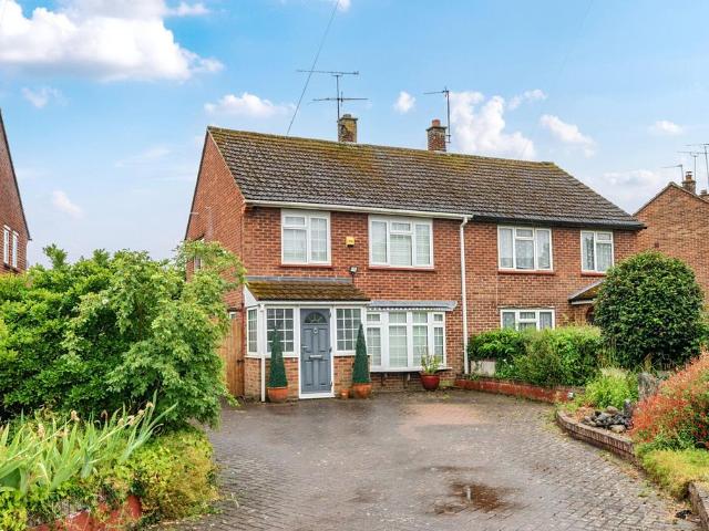 House for sale in Heol-las, Surrey