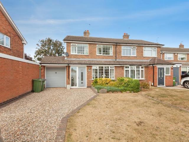 House for sale in Whetstone, Pinfold
