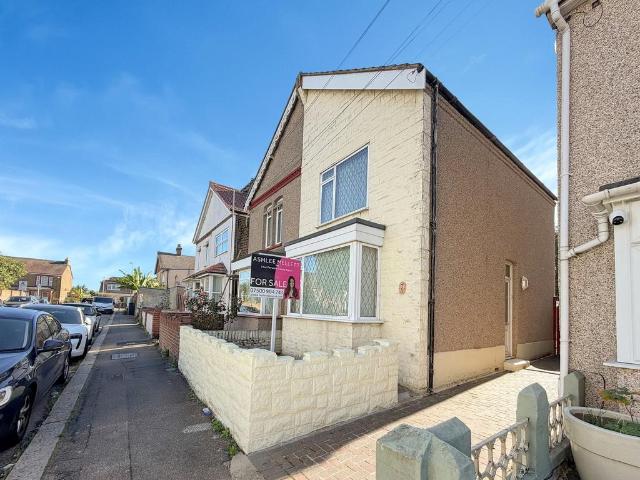 House for sale in Stanford-le-Hope, Essex