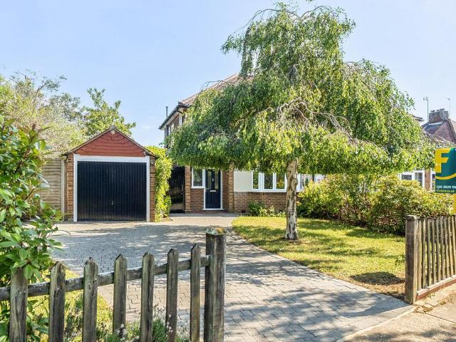 House for sale in Motspur Park, Greater London