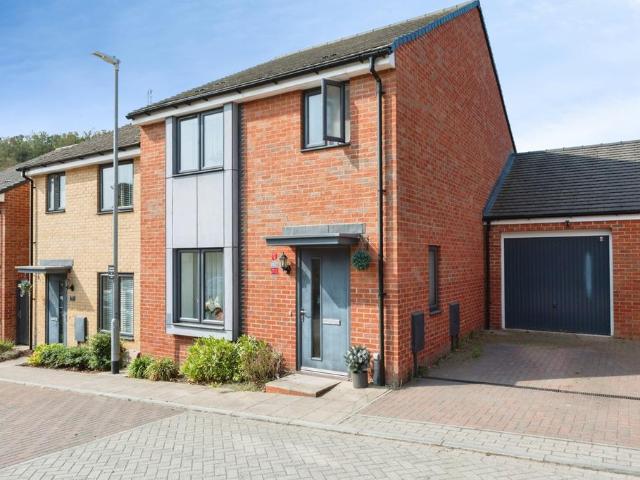 House for sale in Castle Hill, Monks Orchard