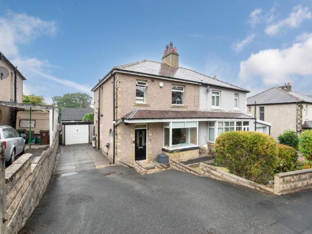 House for sale in Crossflatts, West Yorkshire
