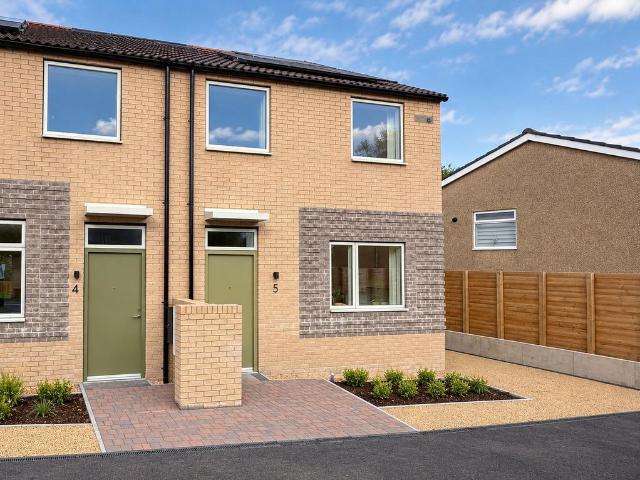 House for sale in Kingswood