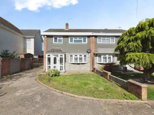 House for sale in Stanford-le-hope, Essex