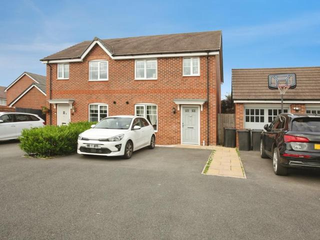 House for sale in Lower Farm Estates, Camp Hill