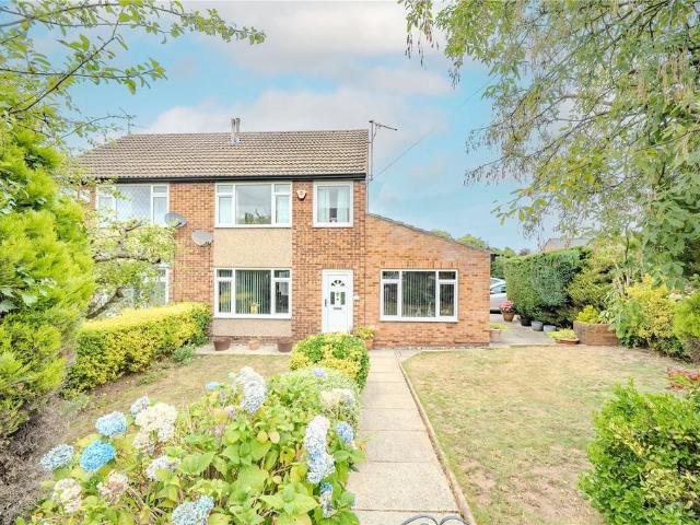 House for sale in Farsley, West Yorkshire