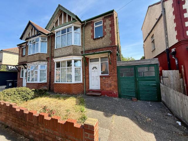 House for sale in Spring Park, Luton