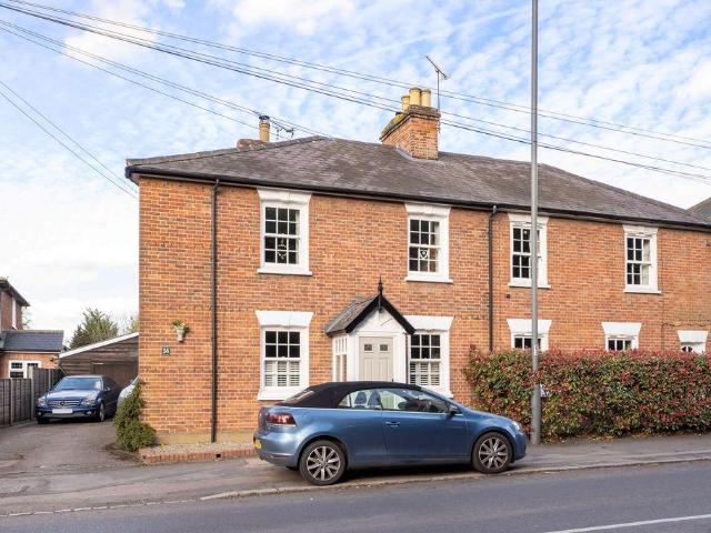 House for sale in Aston Clinton, Buckinghamshire
