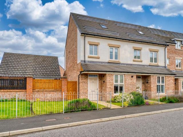 House for sale in Burnside, Fence Houses