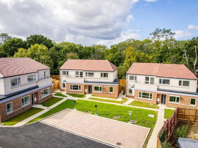 House for sale in London Borough of Croydon, Cat Hill