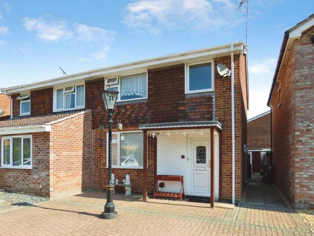 House for sale in Hedge End, Helford