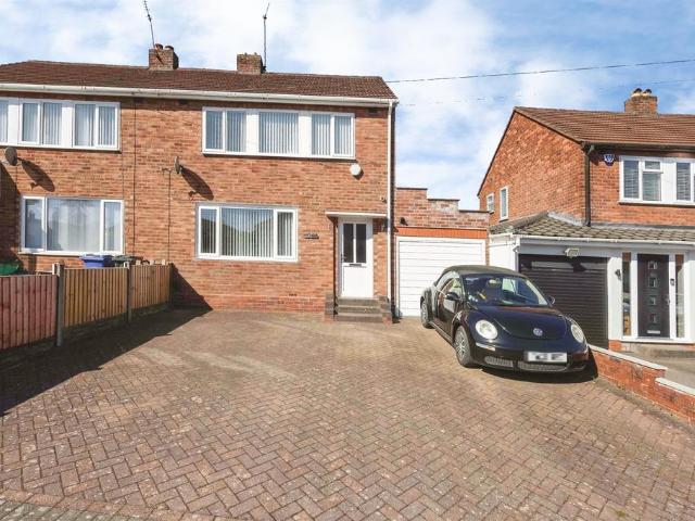 House for sale in Halesowen, West Midlands