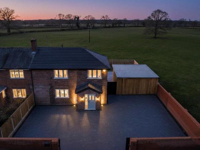 House for sale in Plumley