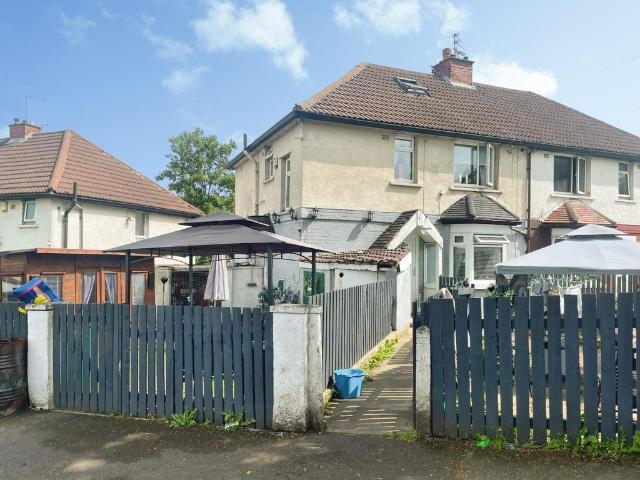 House for sale in Greengates, West Yorkshire