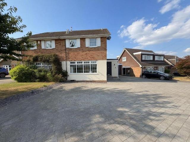 House for sale in Moulton Park, Northampton
