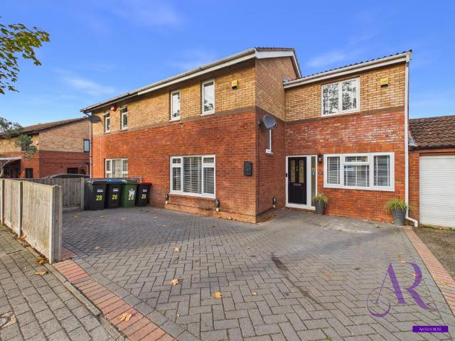 House for sale in Downhead Park, Milton Keynes