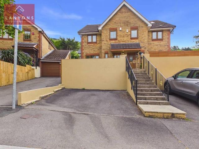 House for sale in Pentre, Ton Pentre