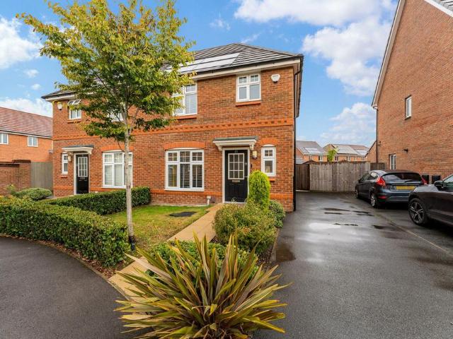 House for sale in Brinnington, Greater Manchester