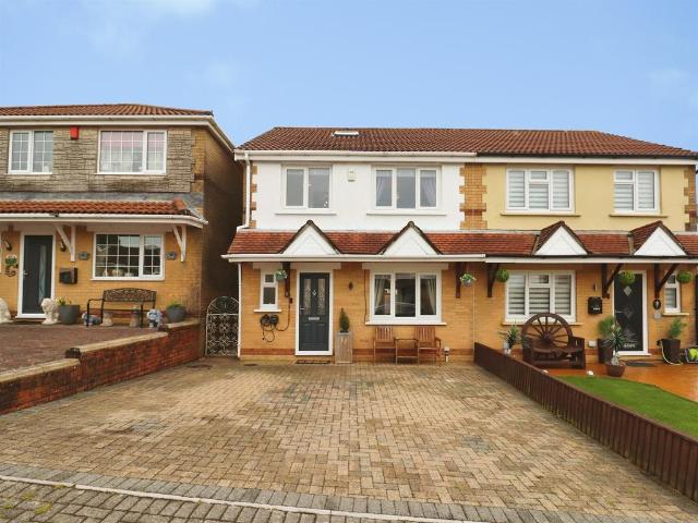 House for sale in Gilfach Goch, Hendreforgan