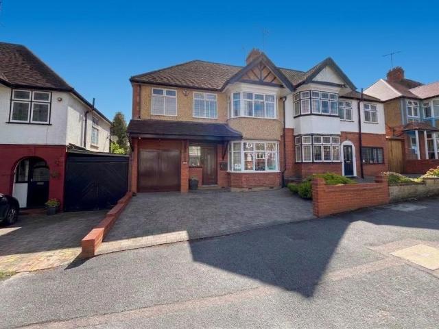 House for sale in Spring Park, Luton