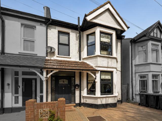 House for sale in Alton Barnes, Essex