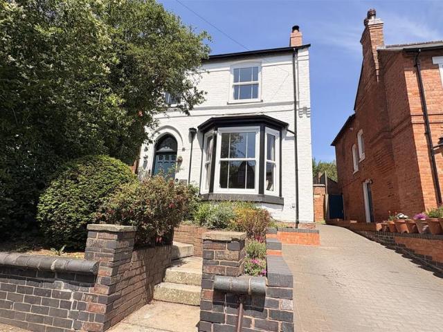 House for sale in Kings Heath, Wake Green