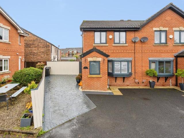 House for sale in Daisy Hill, Bolton