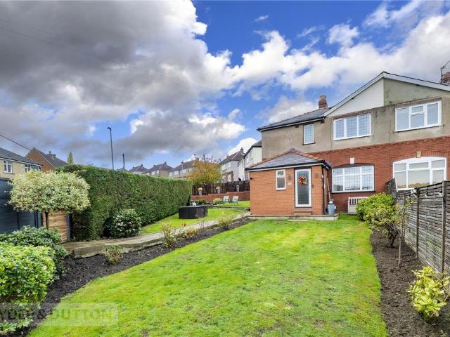 House for sale in Lascelles Hall, Fenay Bridge