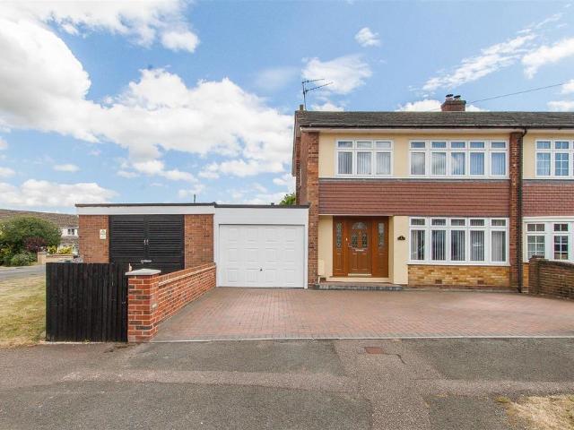 House for sale in Navestock Side, Essex