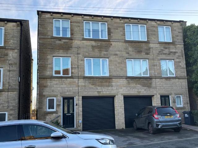 House for sale in Lindley, West Yorkshire
