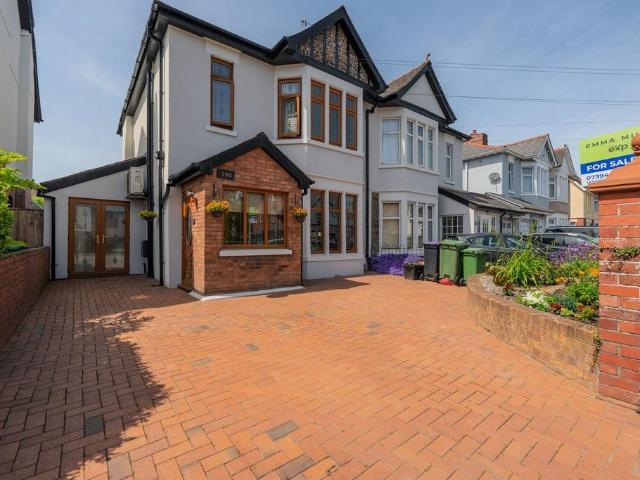 House for sale in Llantarnam, Wales