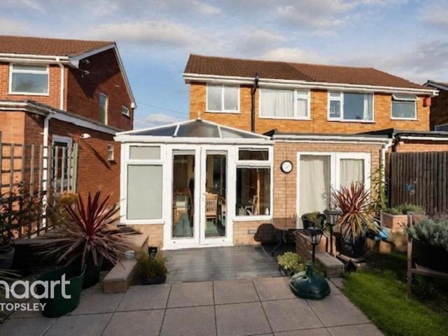 House for sale in Round Green, Luton