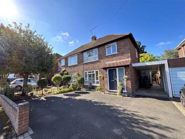 House for sale in Heol-las, Surrey