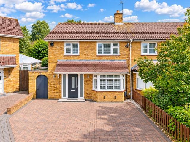 House for sale in Smug Oak, St Albans