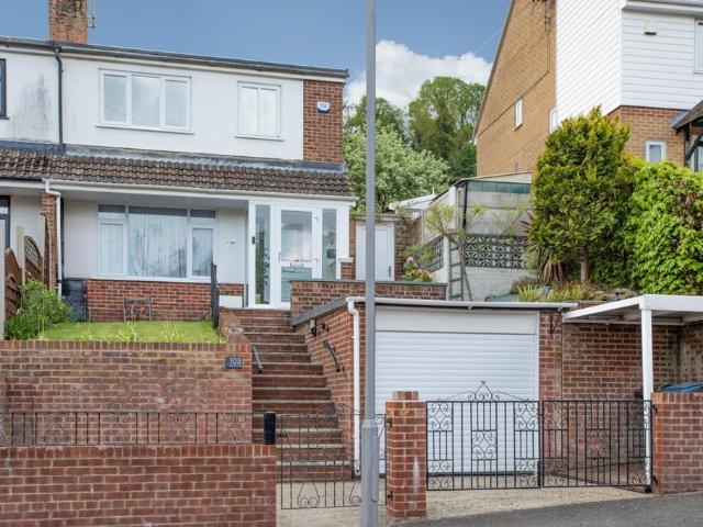 House for sale in River, Ash
