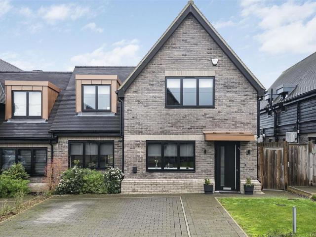 House for sale in Elstree and Borehamwood, Borehamwood