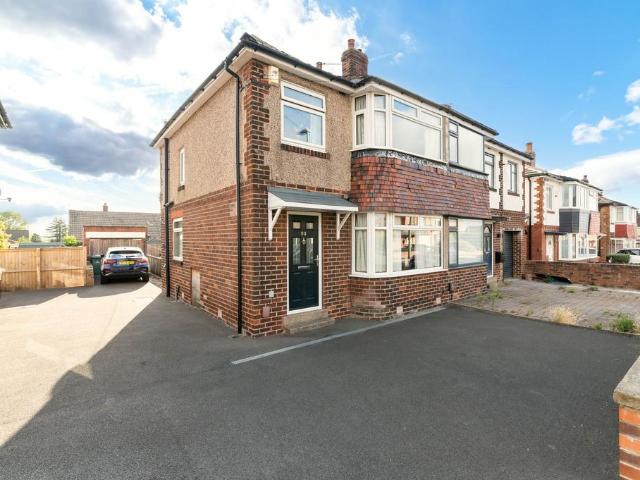 House for sale in Hanging Heaton, Dewsbury